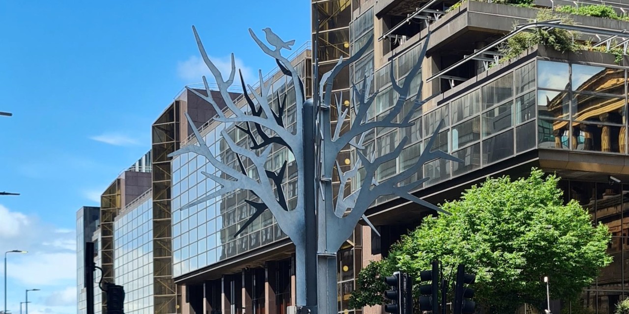 New sculpture outside 177 Bothwell St