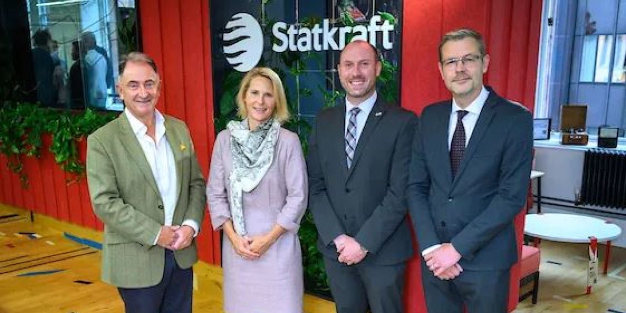 The University of Strathclyde's Professor Sir Jim Mcdonald, Statkraft's Barbara Flesche, Cabinet Secretary Neil Gray MSP, and Statkraft's Iain Robertson