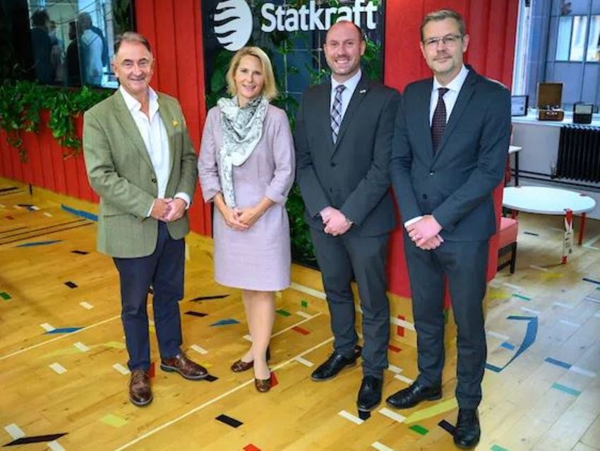 The University of Strathclyde's Professor Sir Jim Mcdonald, Statkraft's Barbara Flesche, Cabinet Secretary Neil Gray MSP, and Statkraft's Iain Robertson