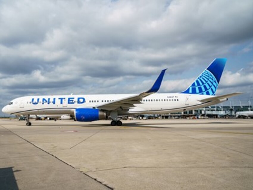 A United Airlines place on the tarmac